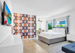 The Nook Hollywood few steps away from the Beach with pool and Free Parking